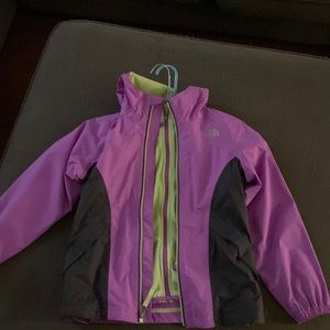 North face girls jacket with fleece lining. Adjustable. Size small. Purple